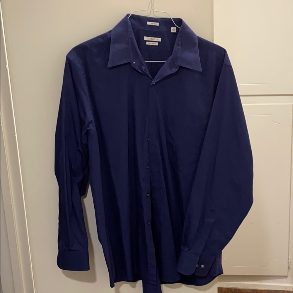 Men’s VanHeusen button down shirt